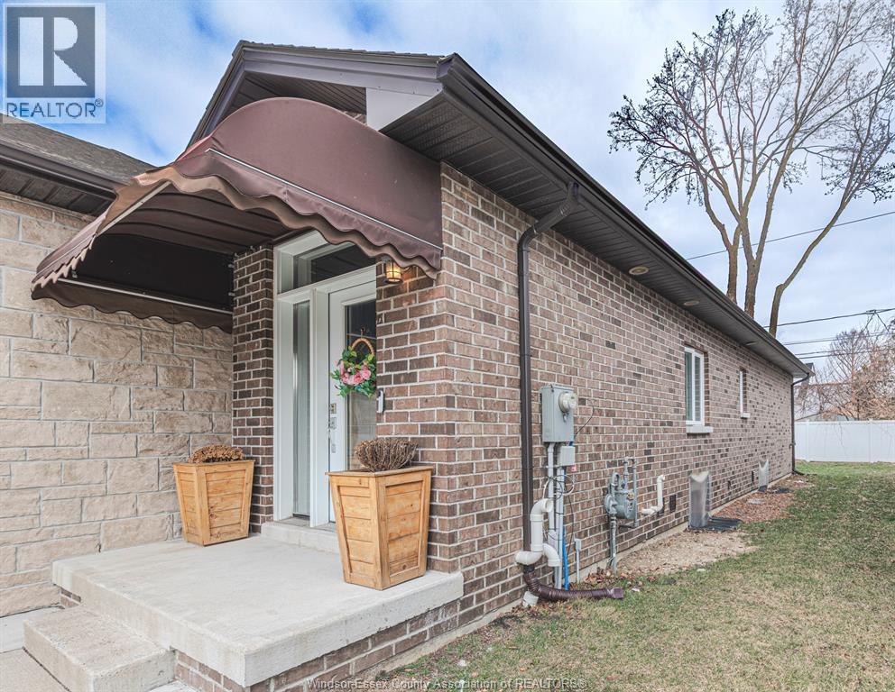 2554 Olive, Windsor, ON - Outdoor