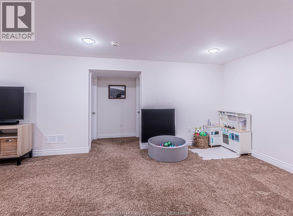 2554 Olive, Windsor, ON - Indoor Photo Showing Other Room