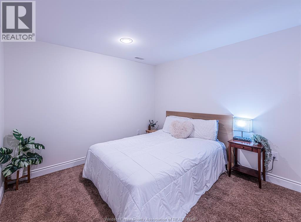 2554 Olive, Windsor, ON - Indoor Photo Showing Bedroom