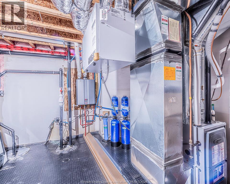 2554 Olive, Windsor, ON - Indoor Photo Showing Other Room