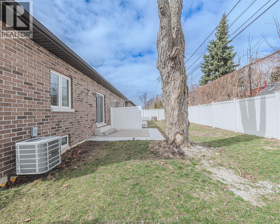2554 Olive, Windsor, ON - Outdoor