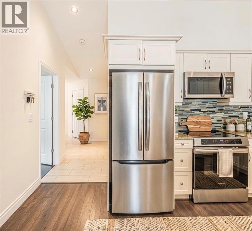 2554 Olive, Windsor, ON - Indoor Photo Showing Kitchen