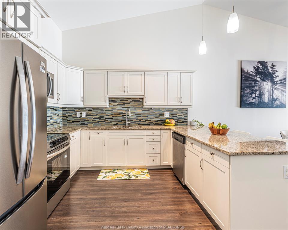 2554 Olive, Windsor, ON - Indoor Photo Showing Kitchen With Upgraded Kitchen