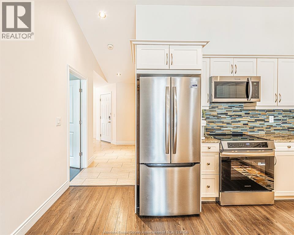 2554 Olive, Windsor, ON - Indoor Photo Showing Kitchen