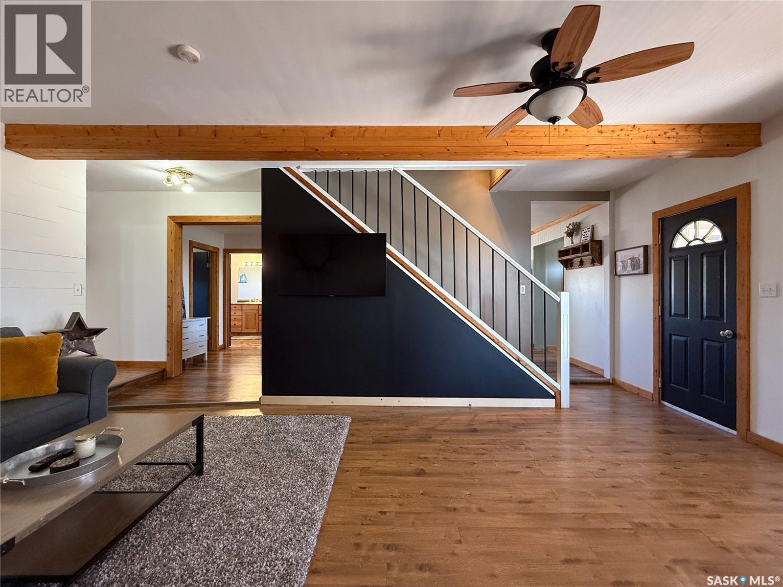 103 1St Street E, Frontier, SK - Indoor Photo Showing Other Room