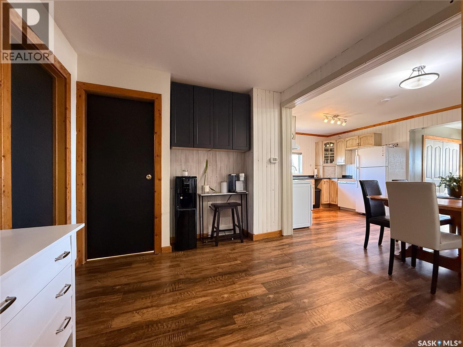 103 1St Street E, Frontier, SK - Indoor