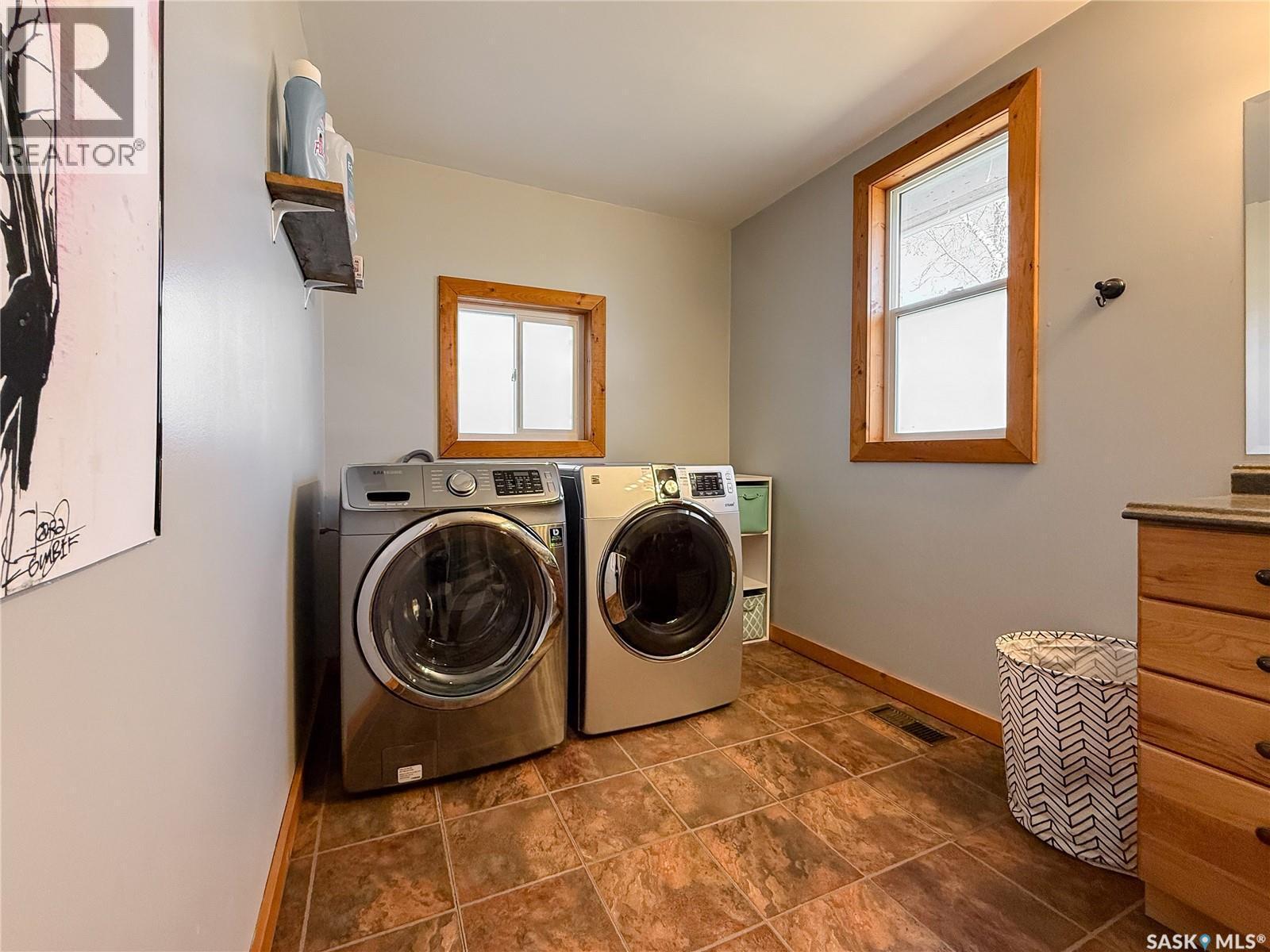 103 1St Street E, Frontier, SK - Indoor Photo Showing Laundry Room