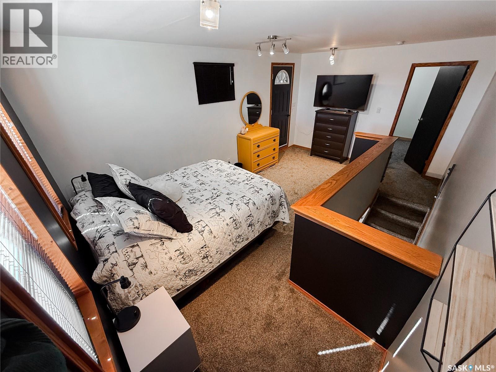 103 1St Street E, Frontier, SK - Indoor Photo Showing Bedroom