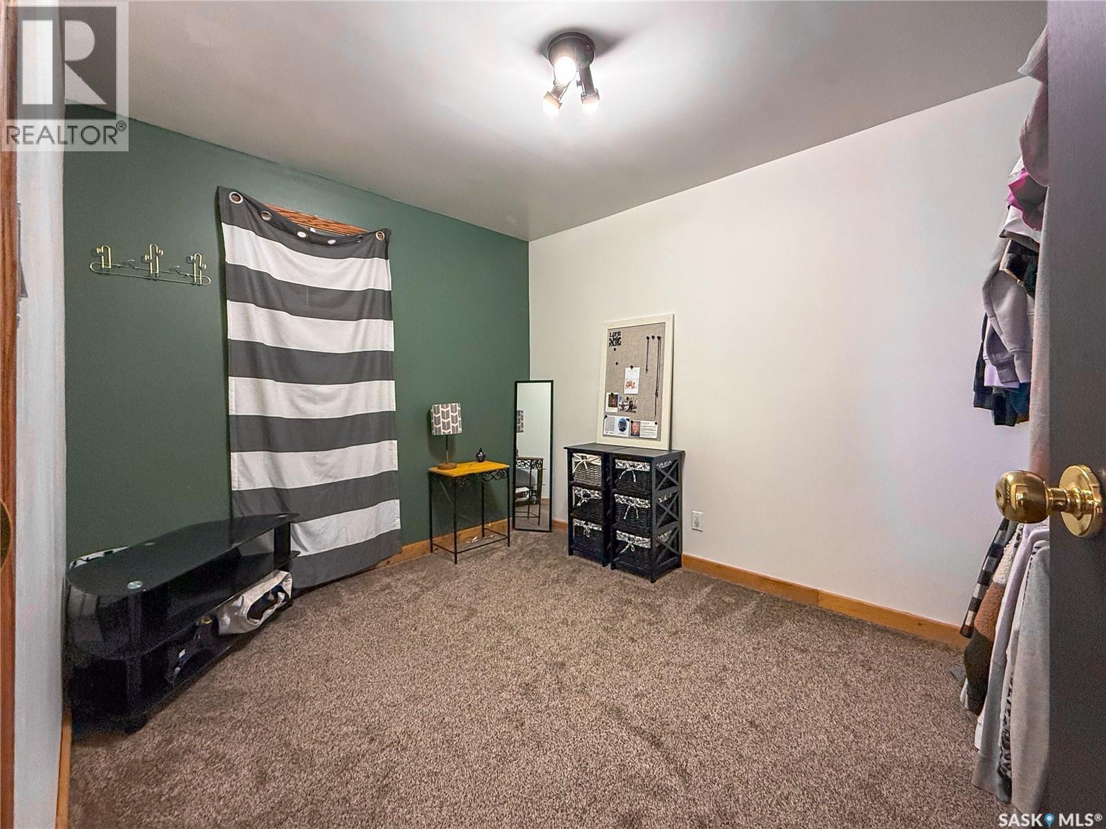 103 1St Street E, Frontier, SK - Indoor