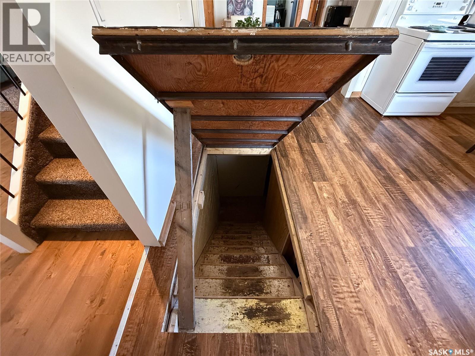 103 1St Street E, Frontier, SK - Indoor Photo Showing Other Room