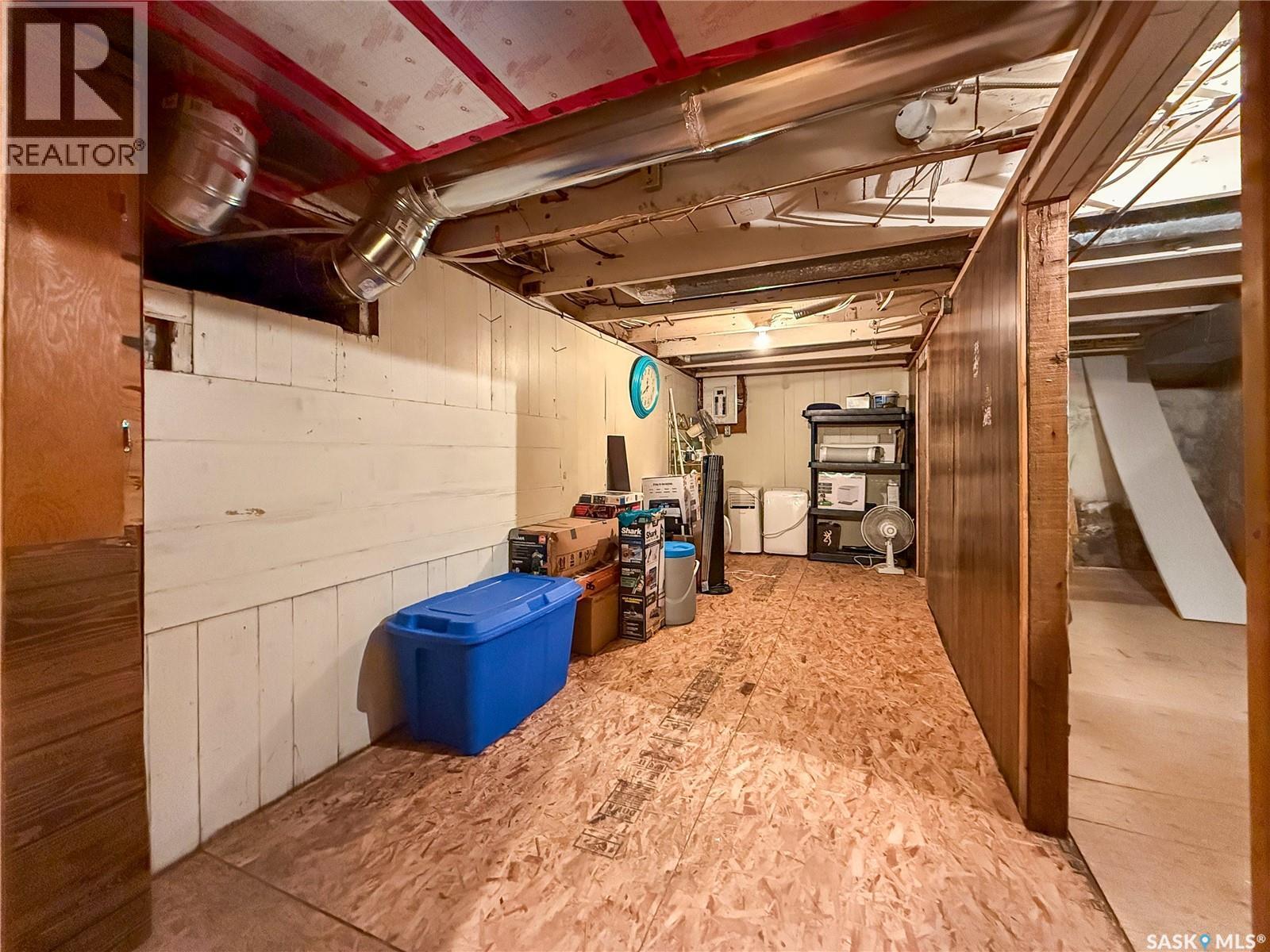 103 1St Street E, Frontier, SK - Indoor Photo Showing Basement