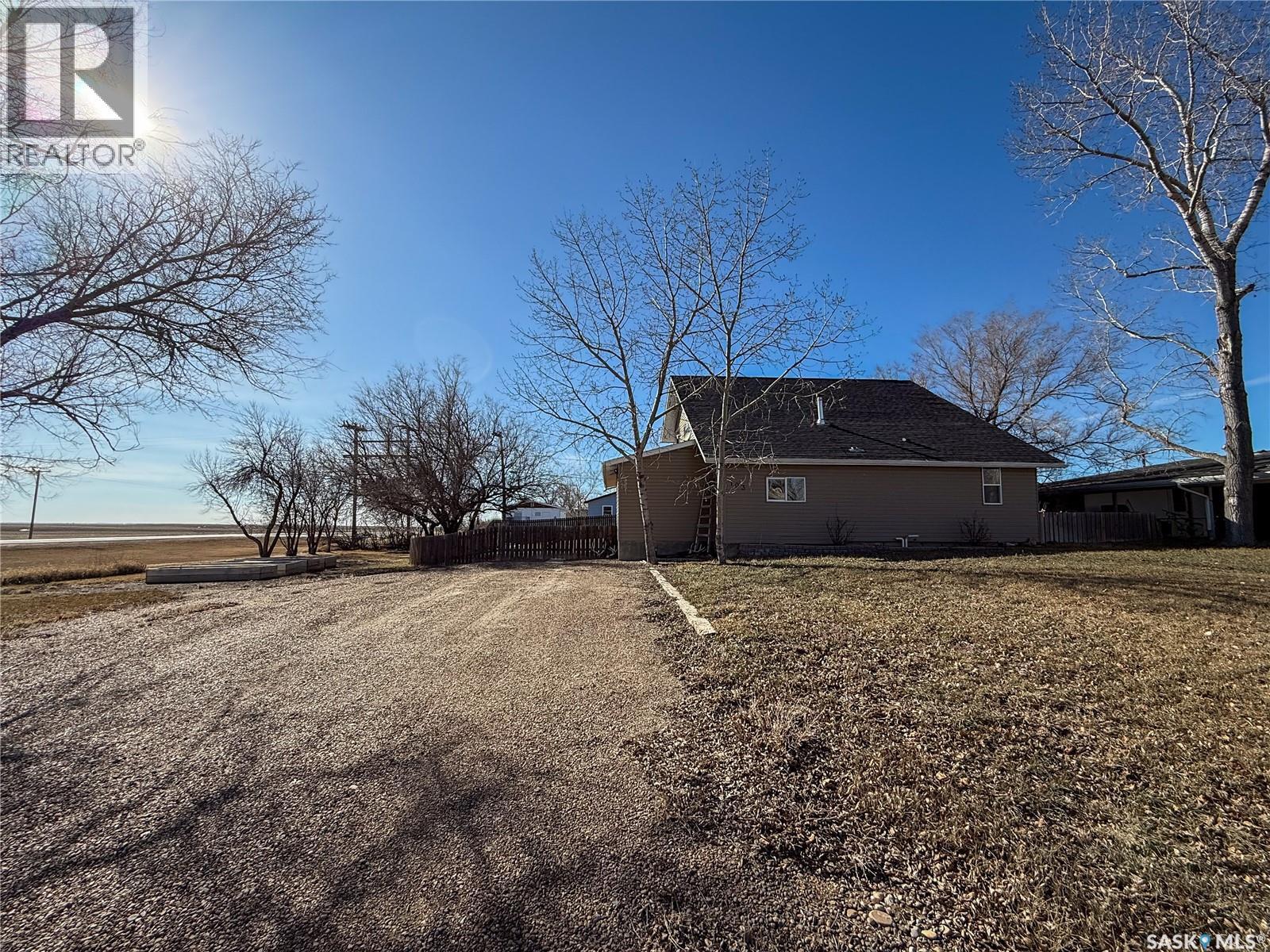 103 1St Street E, Frontier, SK - Outdoor