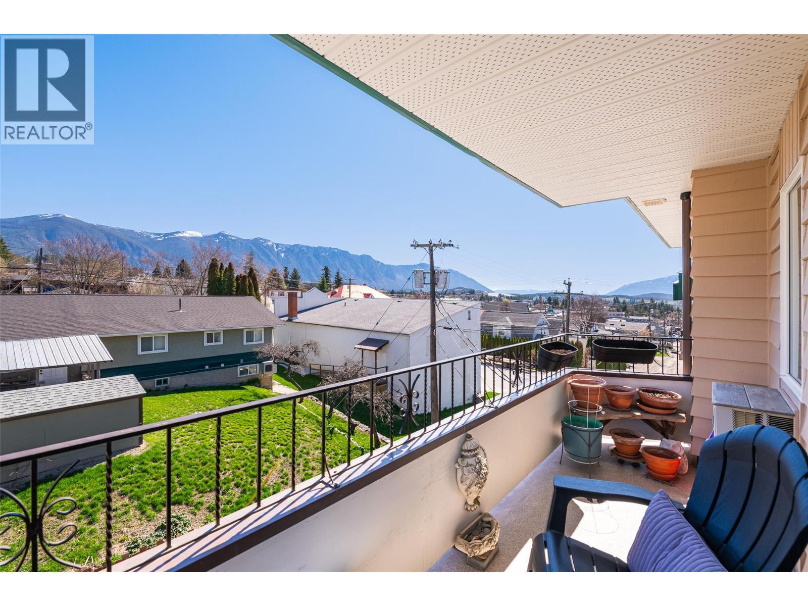 914 Vancouver Street Unit# 403, Creston, BC - Outdoor With Exterior