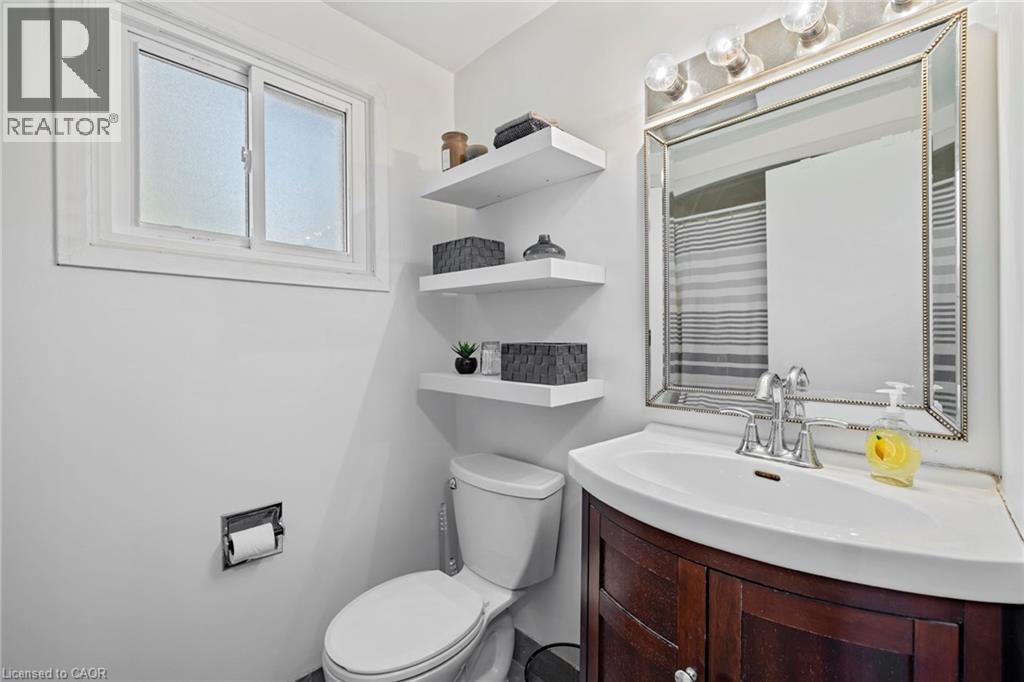 8 Gerrick Court, Hamilton, ON - Indoor Photo Showing Bathroom