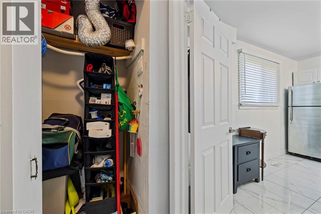 8 Gerrick Court, Hamilton, ON - Indoor