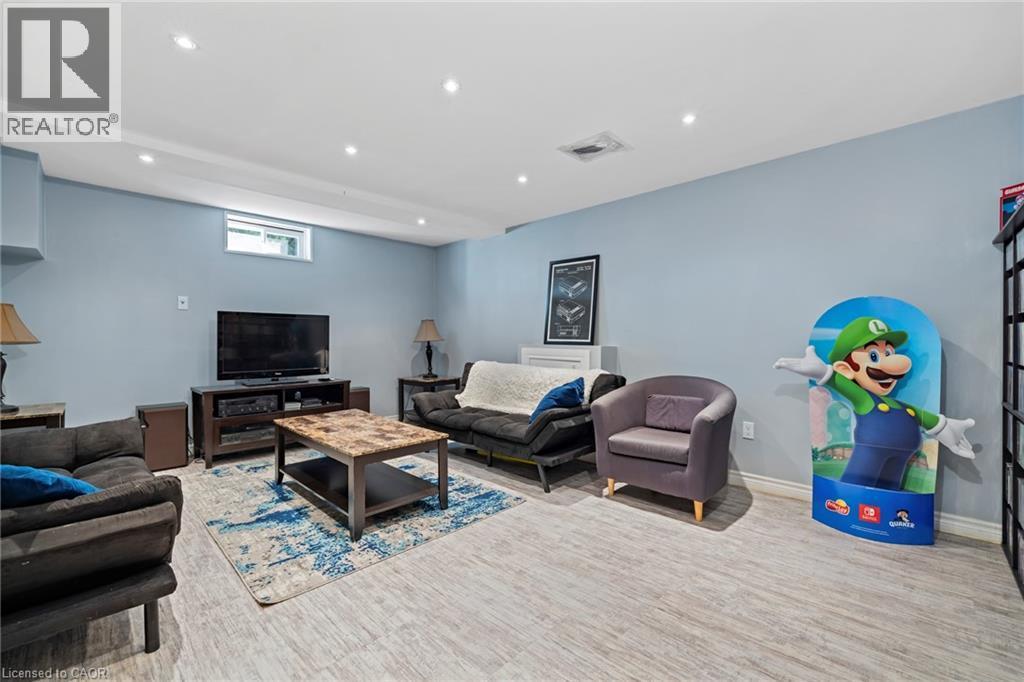 8 Gerrick Court, Hamilton, ON - Indoor