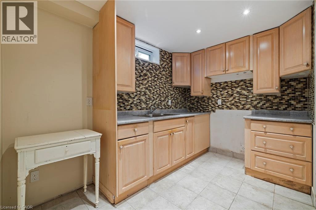 8 Gerrick Court, Hamilton, ON - Indoor Photo Showing Kitchen With Double Sink