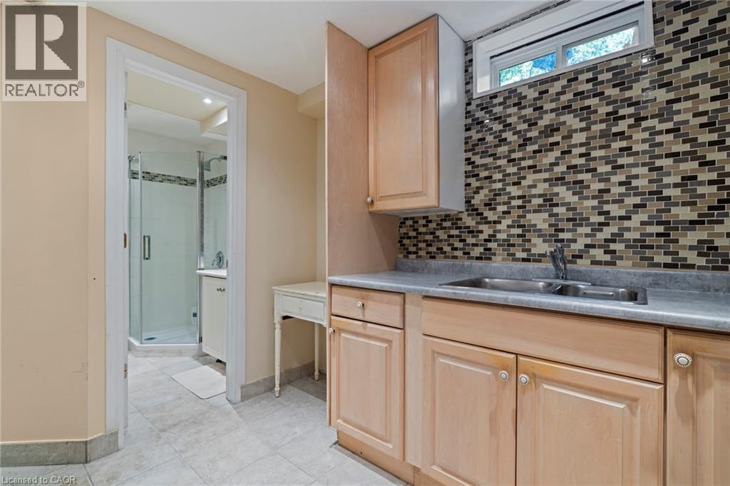 8 Gerrick Court, Hamilton, ON - Indoor Photo Showing Kitchen With Double Sink