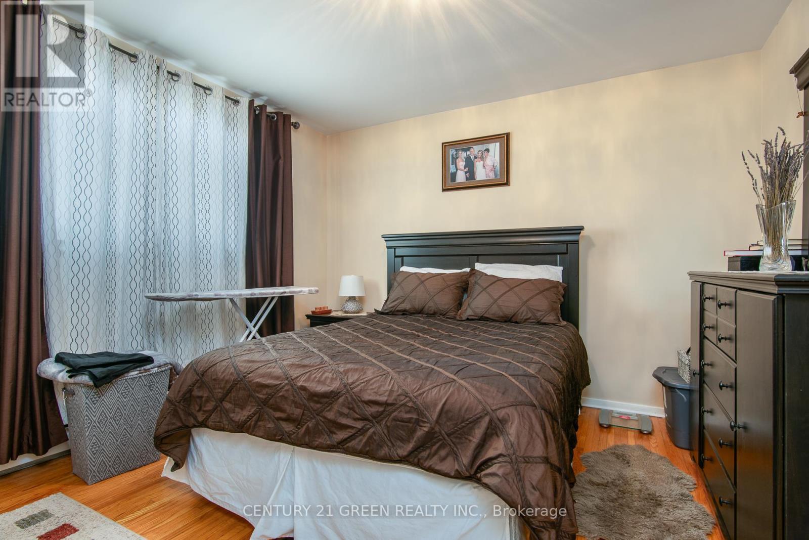 129 River Road E, Kitchener, ON - Indoor Photo Showing Bedroom