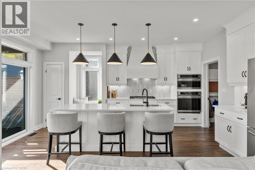236 Walker Road, Pelham, ON - Indoor Photo Showing Kitchen With Upgraded Kitchen