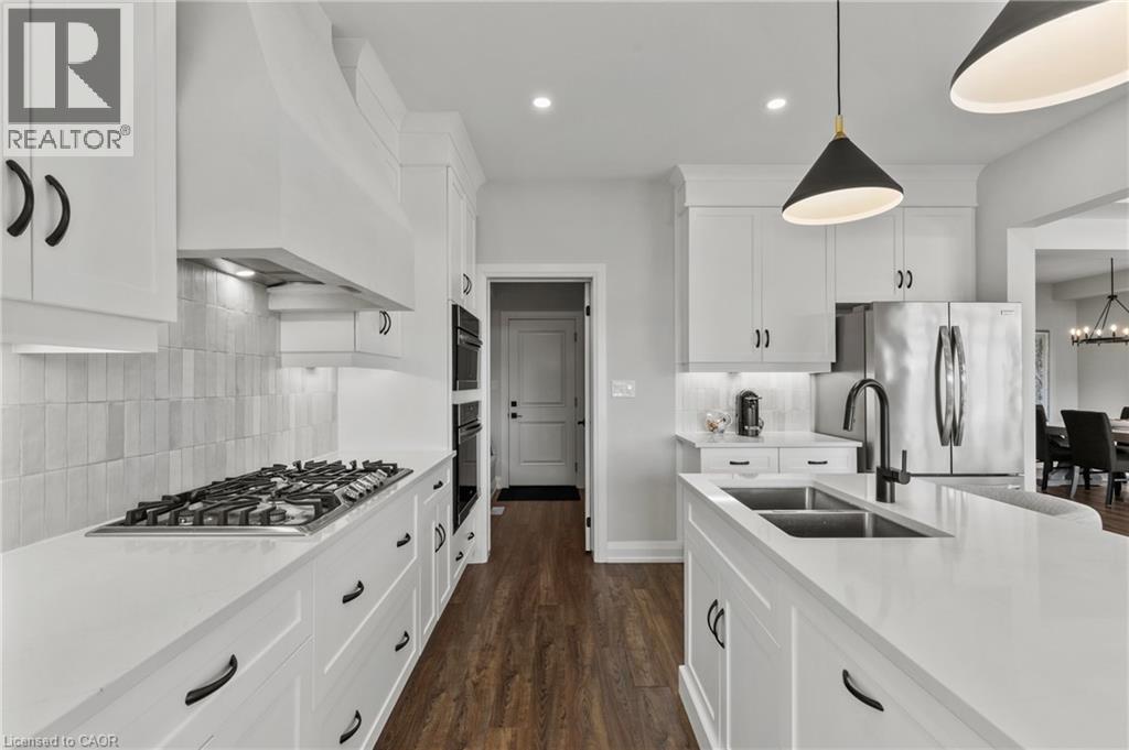 236 Walker Road, Pelham, ON - Indoor Photo Showing Kitchen With Double Sink With Upgraded Kitchen