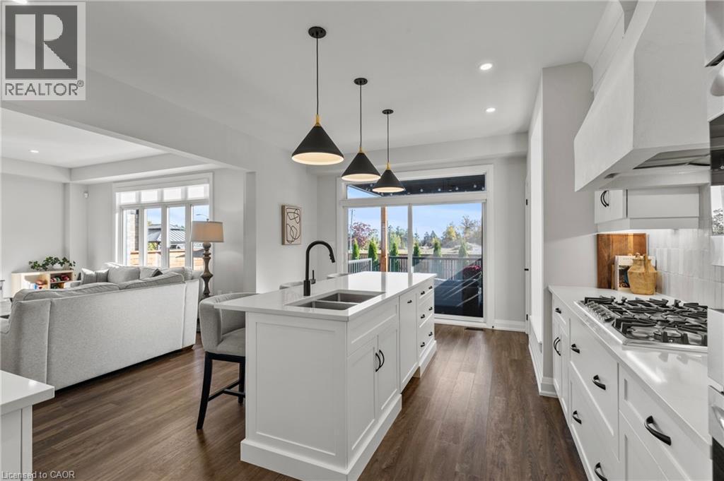 236 Walker Road, Pelham, ON - Indoor Photo Showing Kitchen With Double Sink With Upgraded Kitchen
