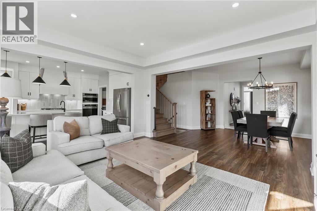 236 Walker Road, Pelham, ON - Indoor Photo Showing Living Room