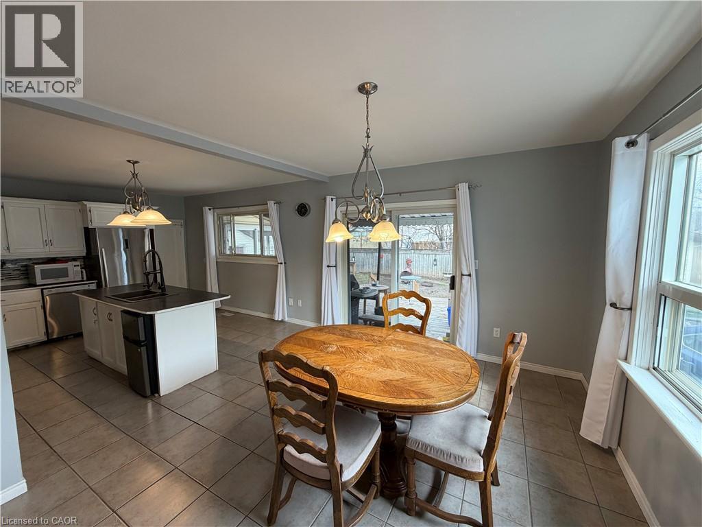628 Dunn Avenue, Hamilton, ON - Indoor Photo Showing Dining Room