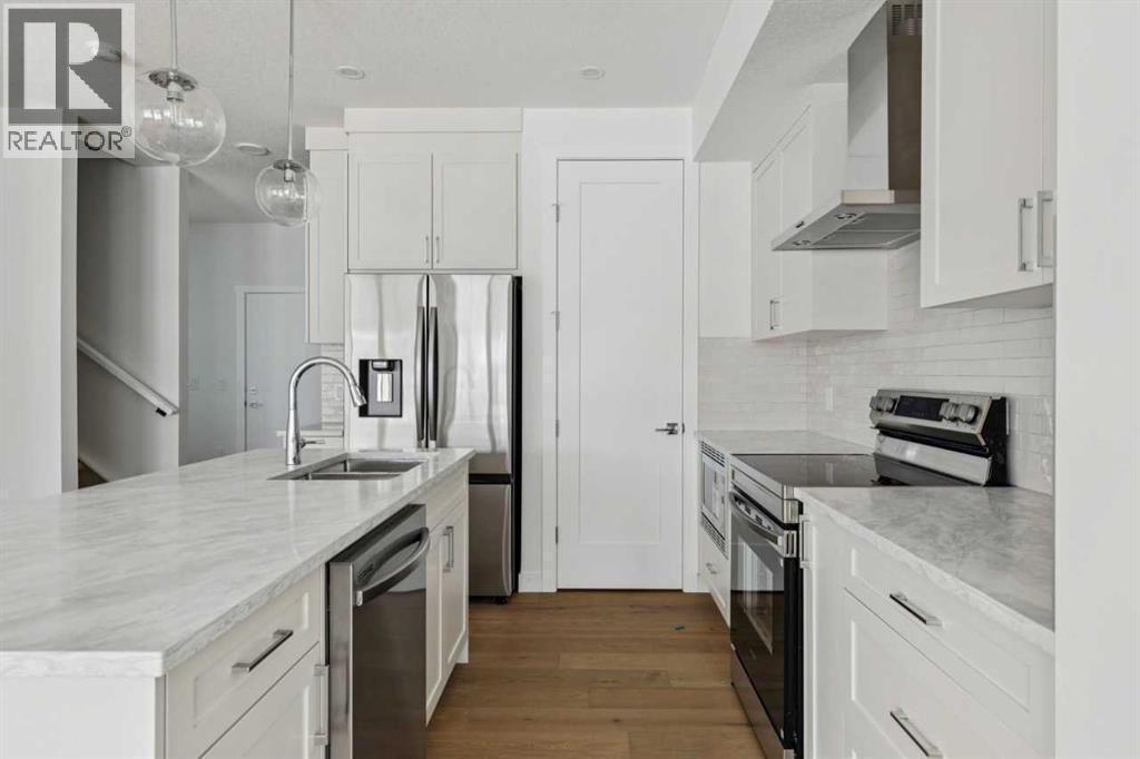 25 Linden Place, Rural Red Deer County, AB - Indoor Photo Showing Kitchen With Double Sink With Upgraded Kitchen