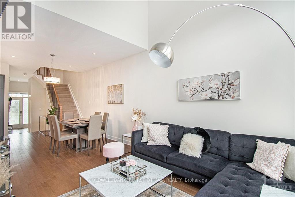 427 Rainrock Crescent, Ottawa, ON - Indoor Photo Showing Living Room