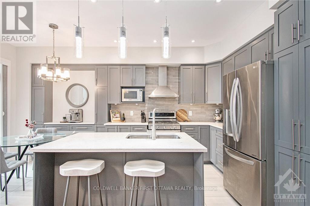 427 Rainrock Crescent, Ottawa, ON - Indoor Photo Showing Kitchen With Stainless Steel Kitchen With Double Sink With Upgraded Kitchen