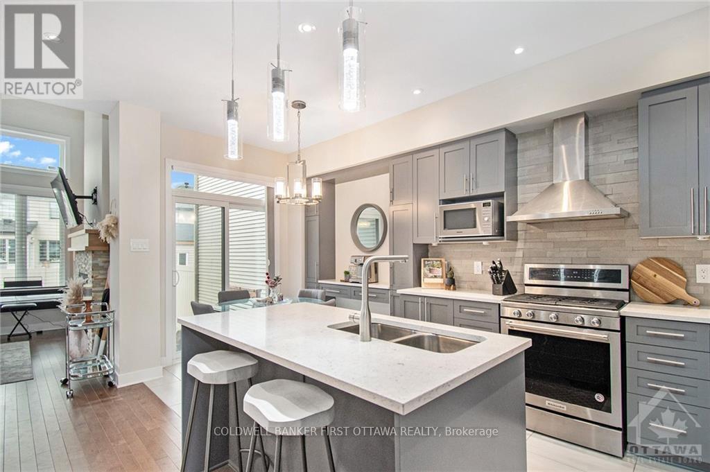427 Rainrock Crescent, Ottawa, ON - Indoor Photo Showing Kitchen With Double Sink With Upgraded Kitchen