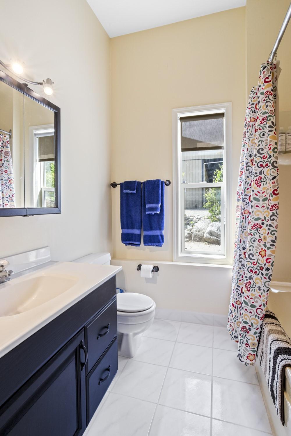 2110 30Th Street, Lister, BC - Indoor Photo Showing Bathroom