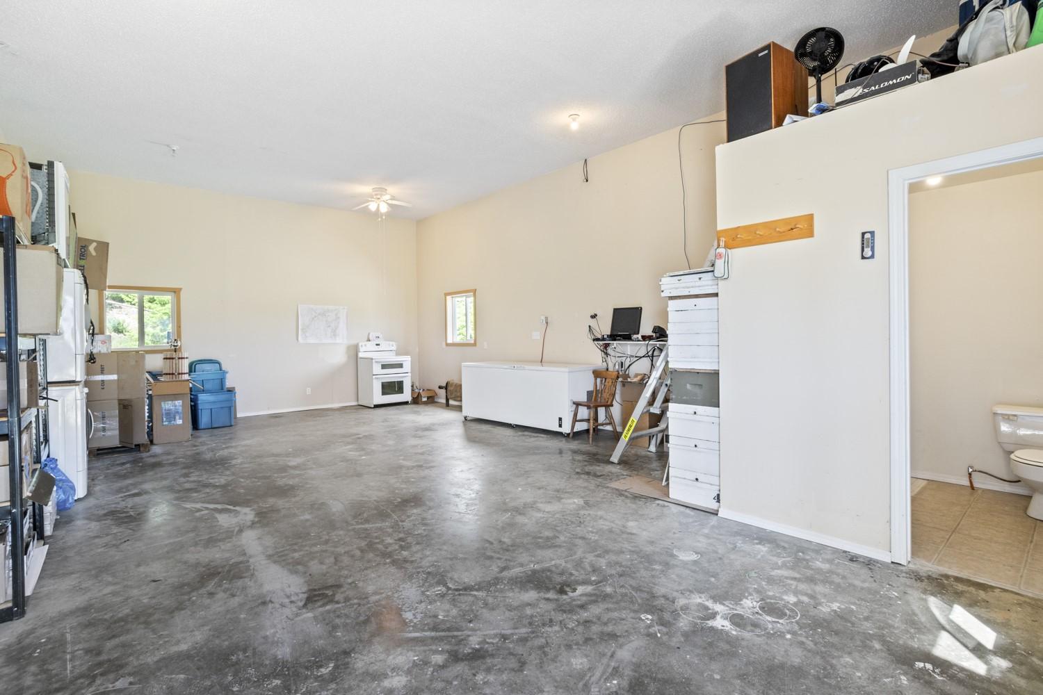 2110 30Th Street, Lister, BC - Indoor