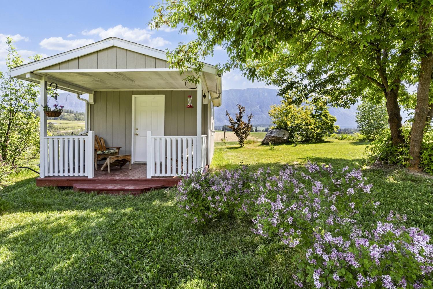 2110 30Th Street, Lister, BC - Outdoor