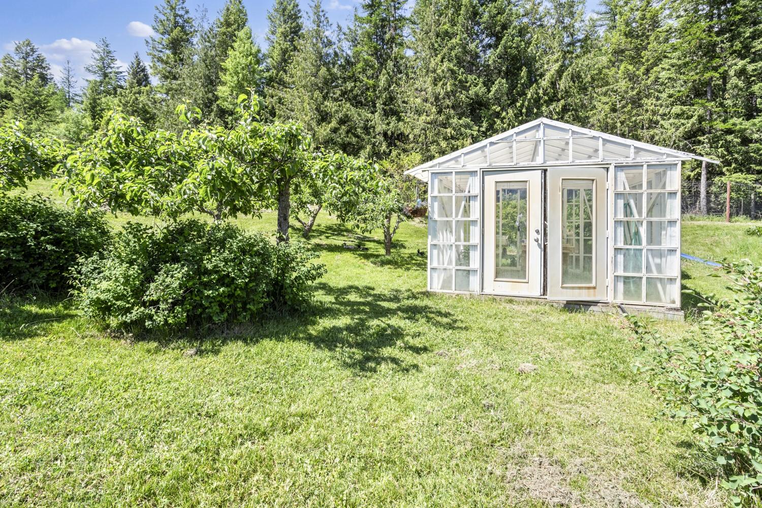 2110 30Th Street, Lister, BC - Outdoor