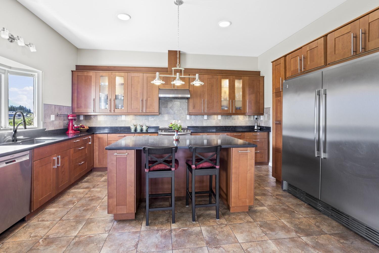 2110 30Th Street, Lister, BC - Indoor Photo Showing Kitchen