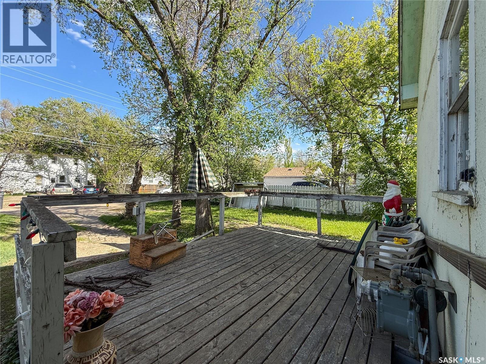 269 2Nd Avenue Ne, Swift Current, SK - Outdoor With Deck Patio Veranda