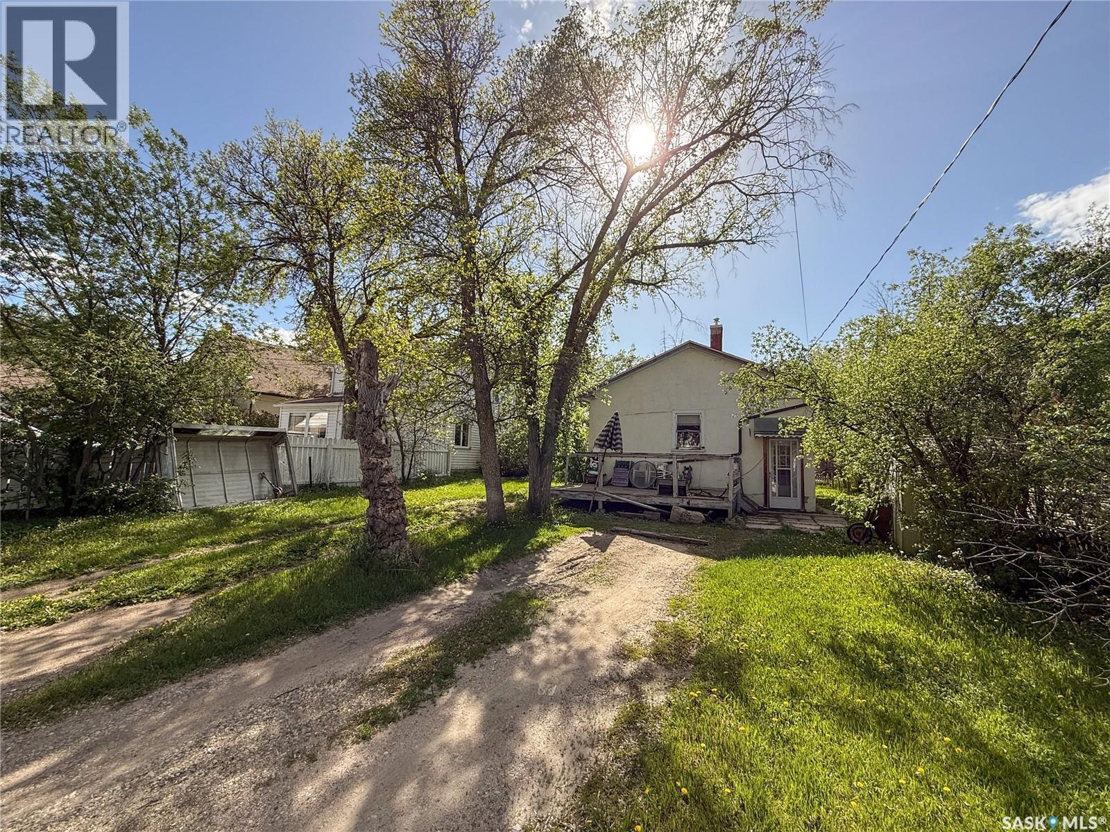 269 2Nd Avenue Ne, Swift Current, SK - Outdoor With Deck Patio Veranda