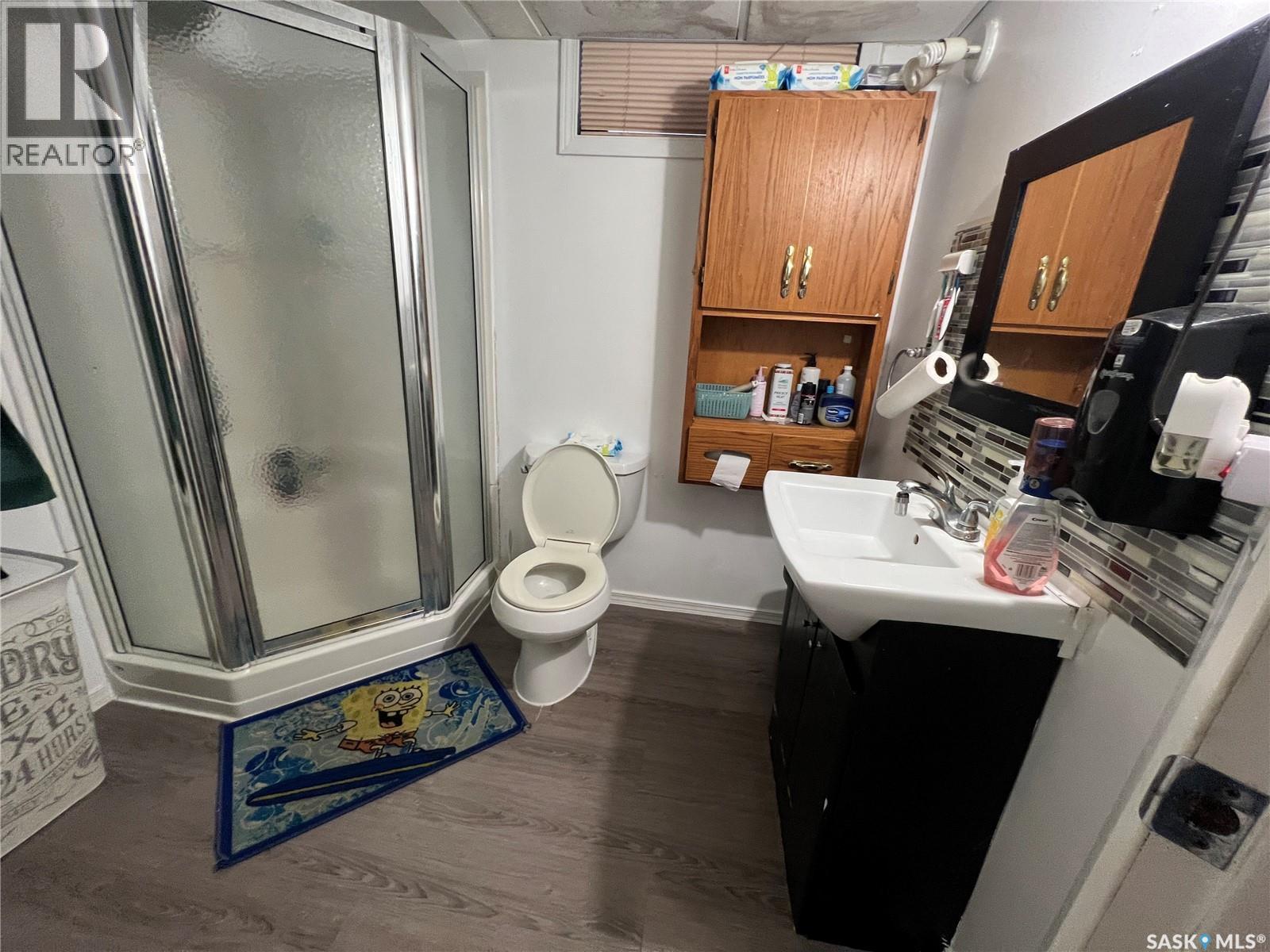 405 York Street, Regina, SK - Indoor Photo Showing Bathroom