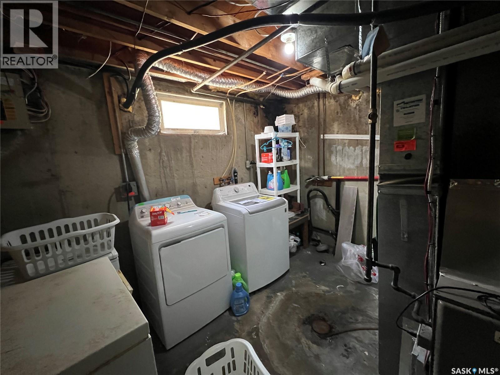 405 York Street, Regina, SK - Indoor Photo Showing Laundry Room