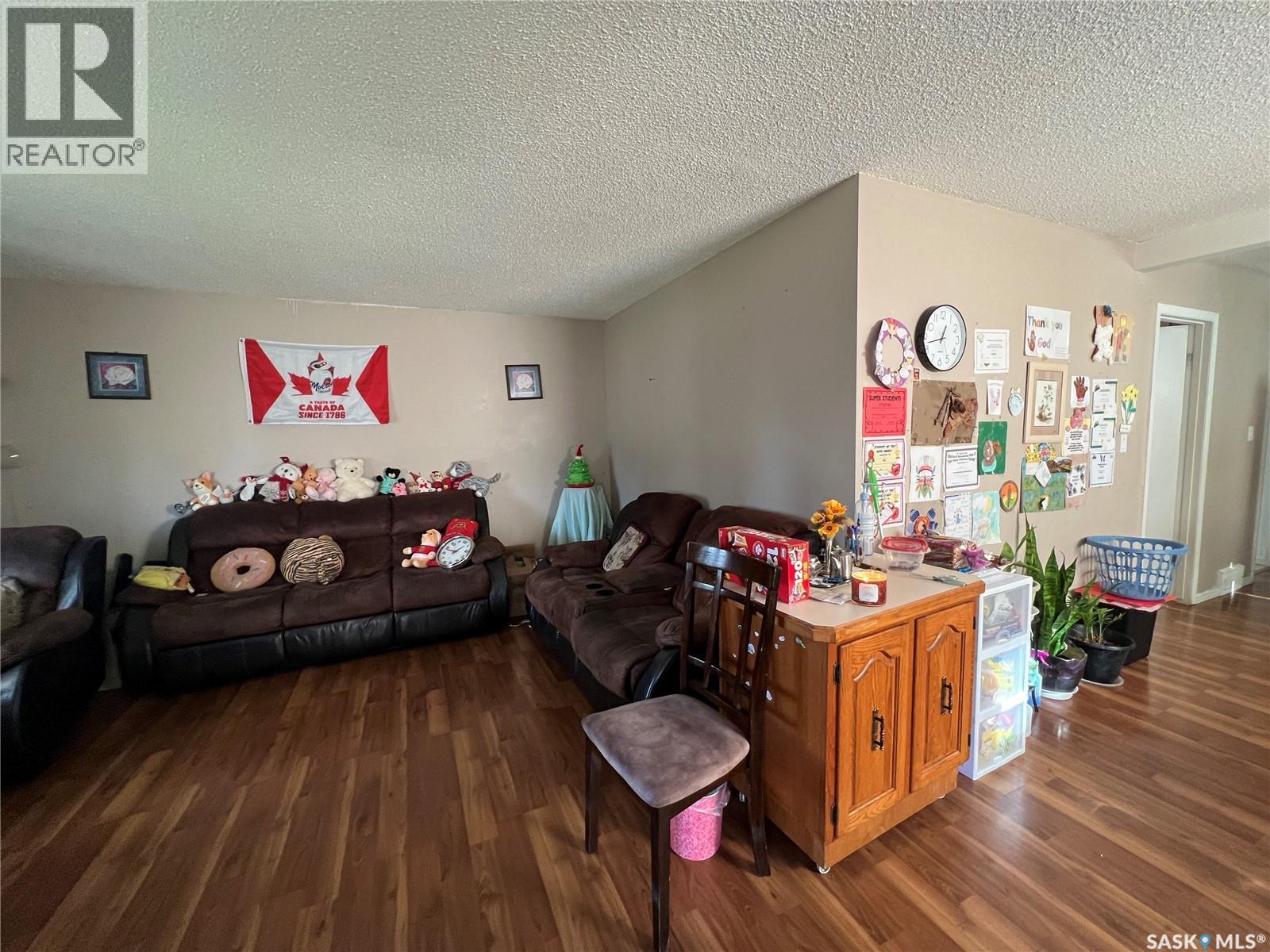 405 York Street, Regina, SK - Indoor