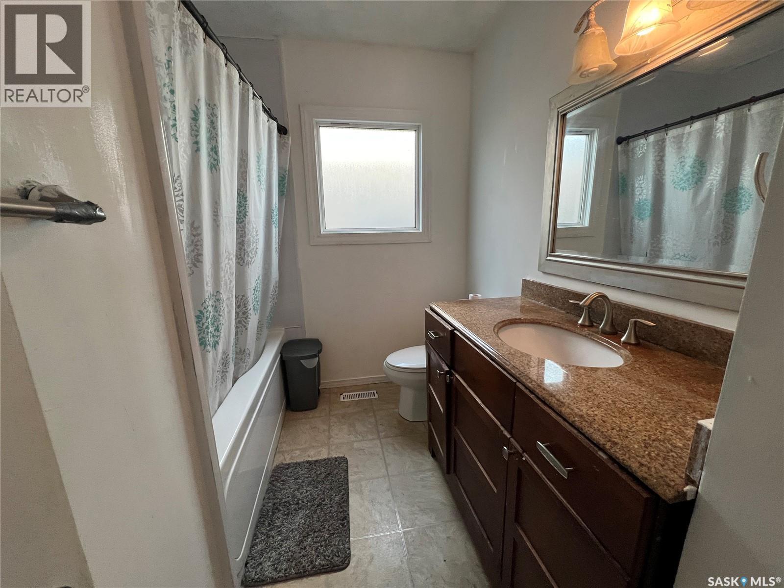 405 York Street, Regina, SK - Indoor Photo Showing Bathroom