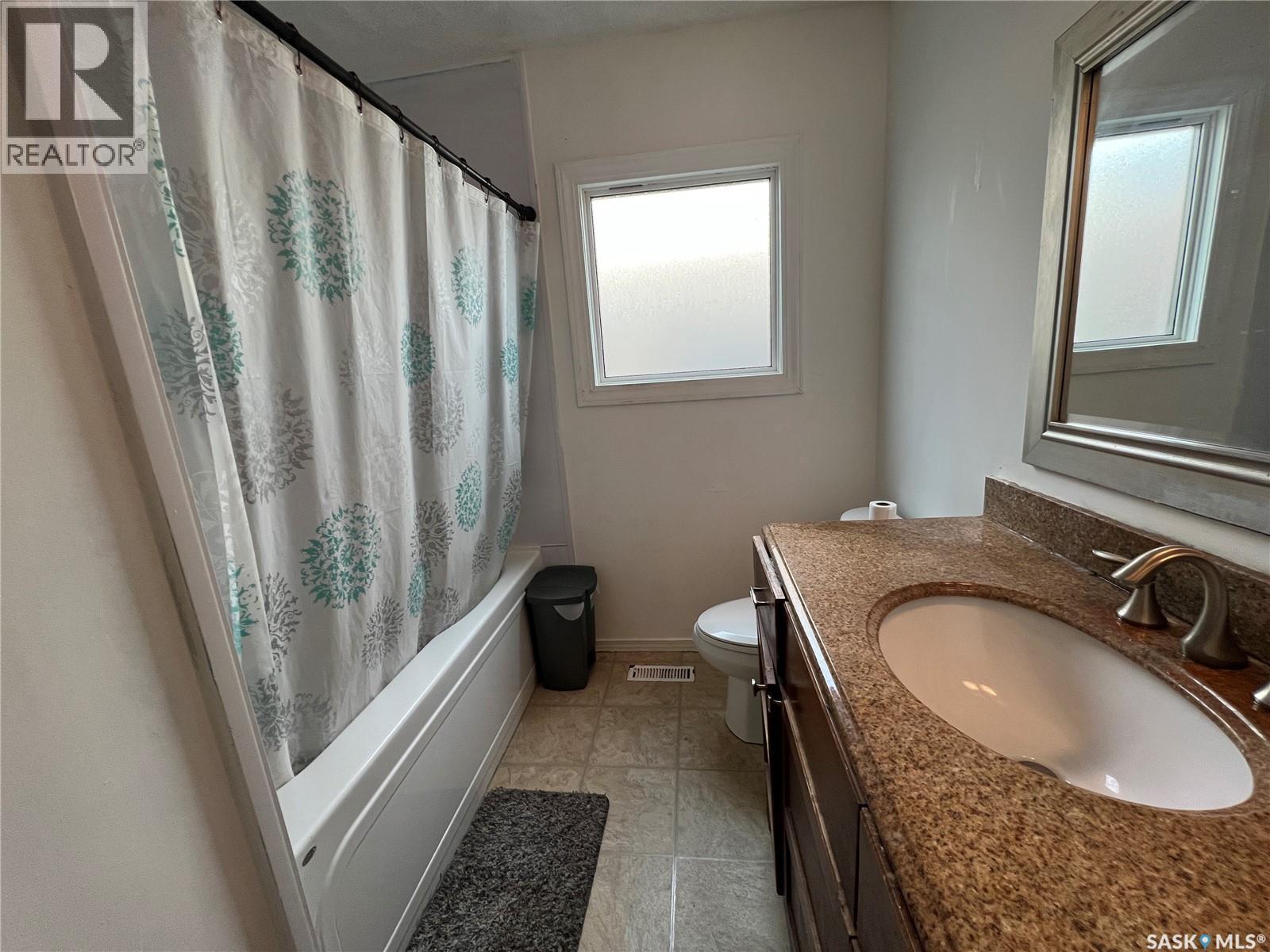 405 York Street, Regina, SK - Indoor Photo Showing Bathroom