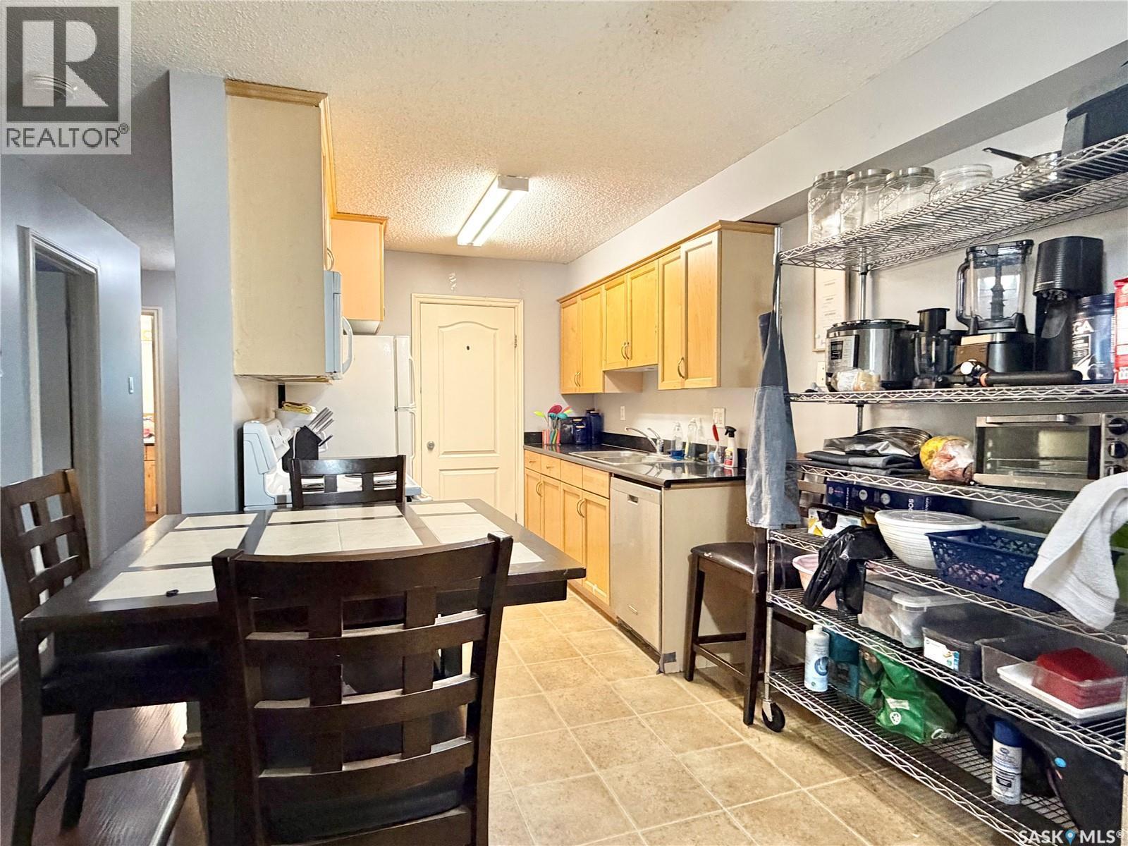 106A 1121 Mckercher Drive, Saskatoon, SK - Indoor Photo Showing Kitchen