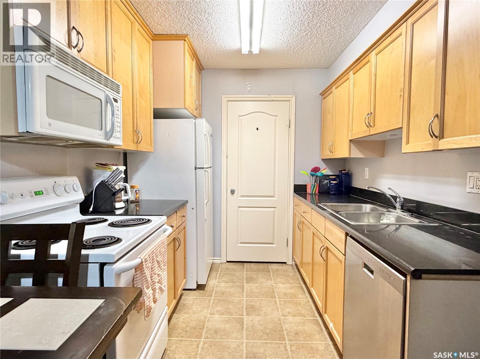 106A 1121 Mckercher Drive, Saskatoon, SK - Indoor Photo Showing Kitchen With Double Sink