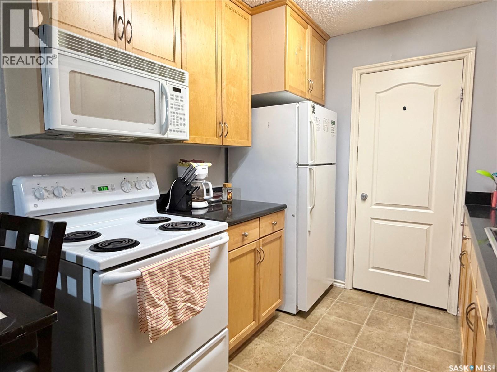 106A 1121 Mckercher Drive, Saskatoon, SK - Indoor Photo Showing Kitchen