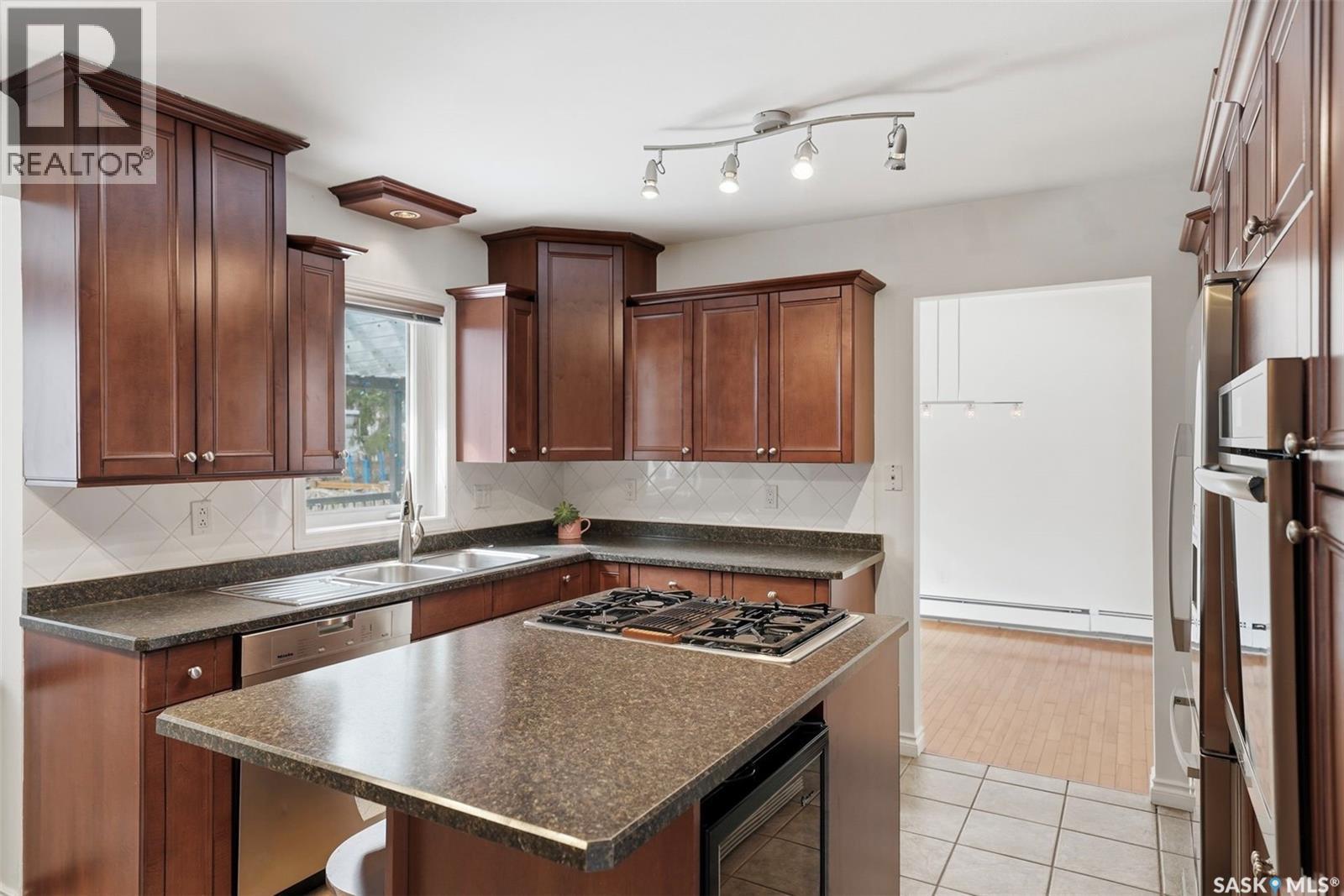 419 Chitek Crescent, Saskatoon, SK - Indoor Photo Showing Kitchen