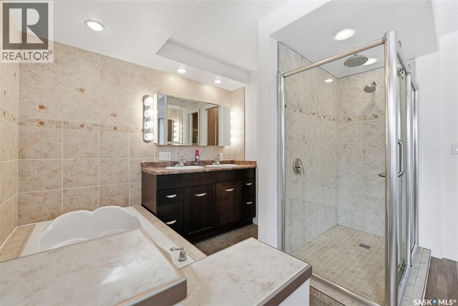419 Chitek Crescent, Saskatoon, SK - Indoor Photo Showing Bathroom