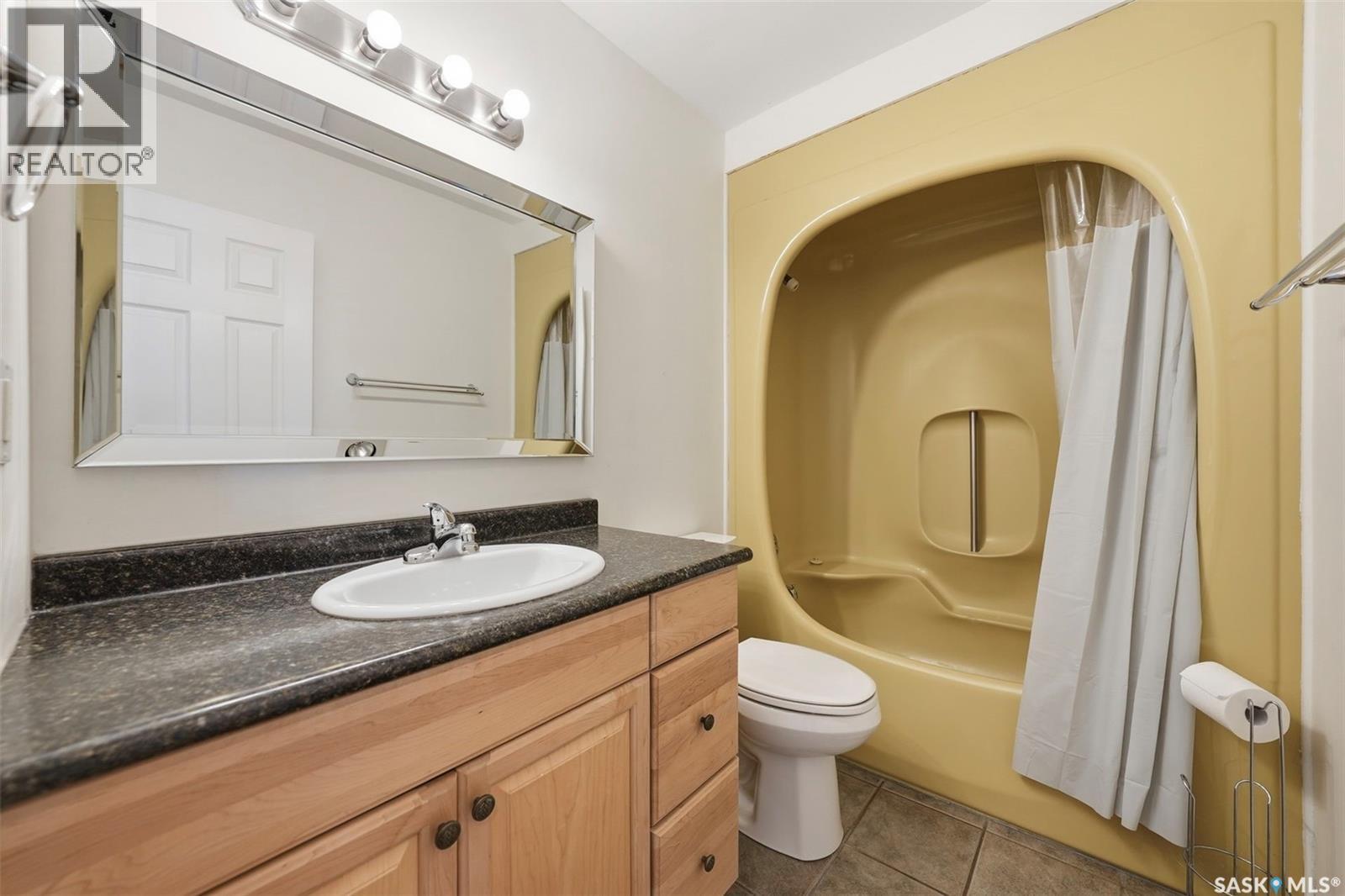 419 Chitek Crescent, Saskatoon, SK - Indoor Photo Showing Bathroom